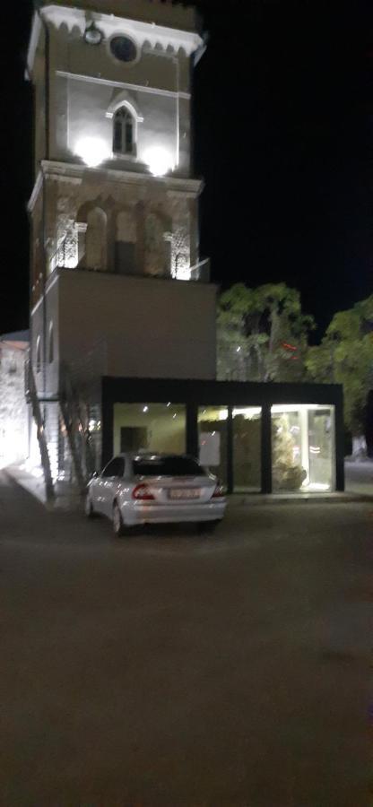 Boutique Hotel Pʼotʼi Bagian luar foto