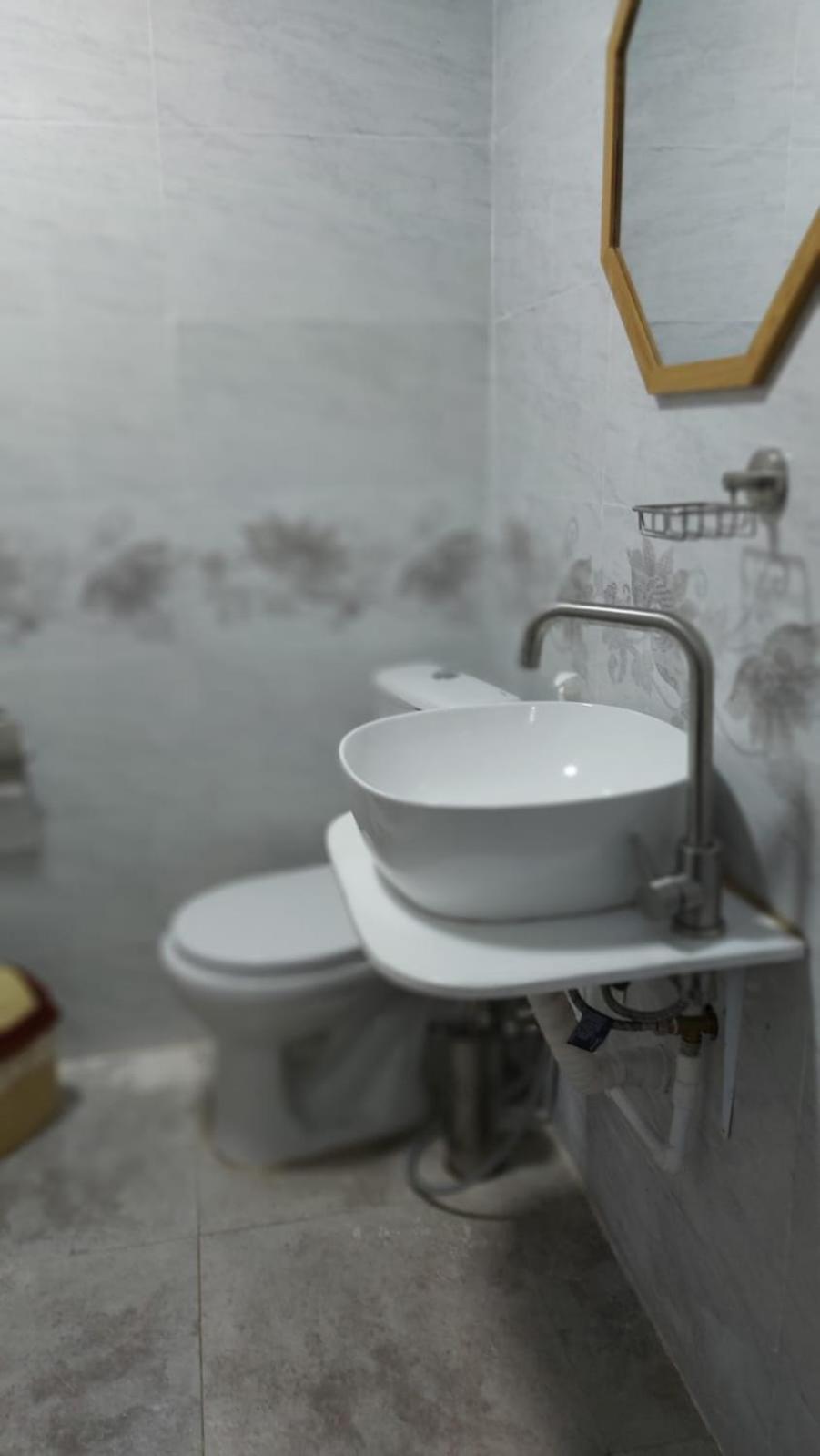 Boutique Hotel Pʼotʼi Bagian luar foto