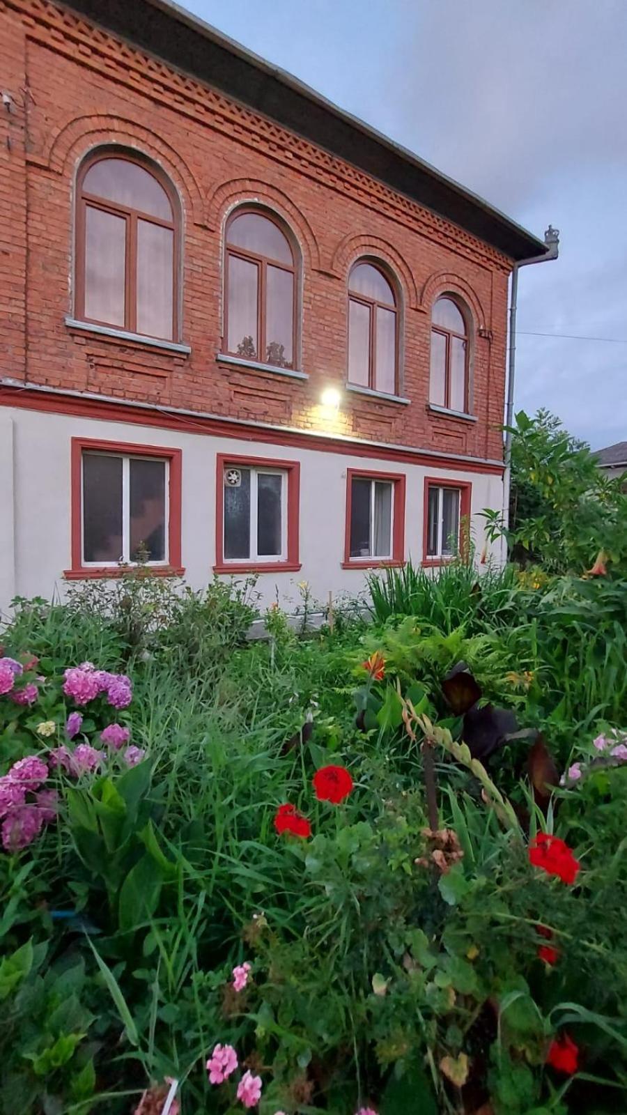 Boutique Hotel Pʼotʼi Bagian luar foto