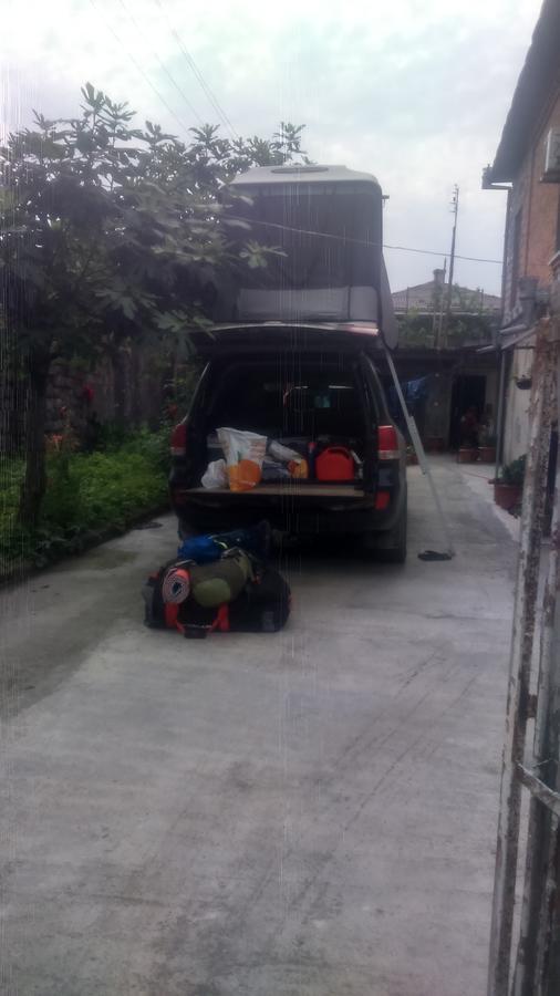 Boutique Hotel Pʼotʼi Bagian luar foto